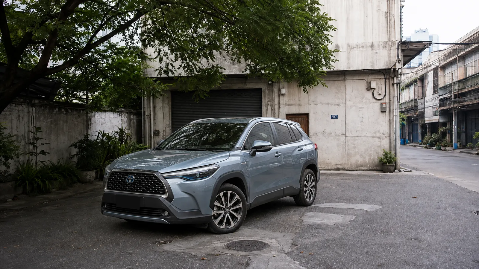 Toyota Corolla Cross Hybrid ด้านหน้า กลางวัน